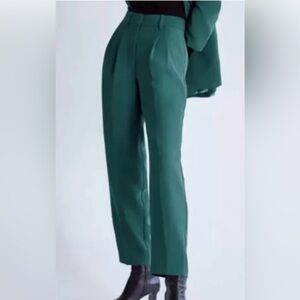 ARITZIA 🎊 Wilfred Women’s CARROT PANT Color: AVENTURINE GREEN Size 4 EUC